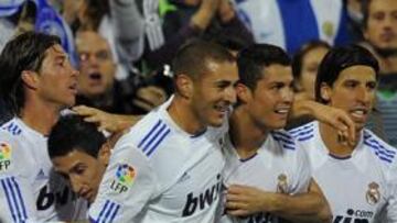 <b>VOLCADOS CON ÉL. </b>La plantilla madridista se mostró cariñosa con Benzema a la vuelta de Alicante.