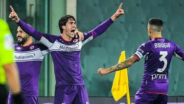 (FILES) In this file photo taken on November 20, 2021 Fiorentina's Serbian forward Dusan Vlahovic celebrates scoring his team's third goal during the Italian Serie A football match between Fiorentina and AC Milan at the Artemio Franchi Stadium i