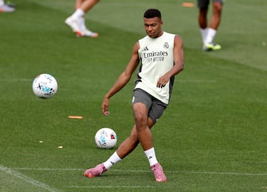 Kylian Mbappé durante el entrenamiento. 
 