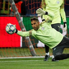 El Betis negocia la llegada de Claudio Bravo para su portería