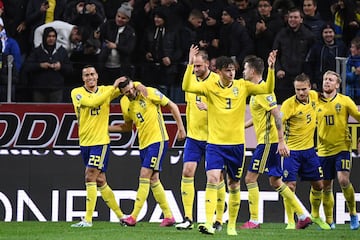 1-0. Marcus Berg celebró el primer gol.