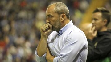 Sabas, entrenador del Extremadura UD, durante el partido contra el Elche.