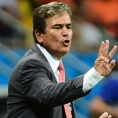 Jorge Luis Pinto levantó la mano para dirigir a Colombia