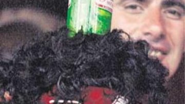 <b>FIESTA. </b>Maradona estuvo simpático en el desfile del domingo de Carnaval.