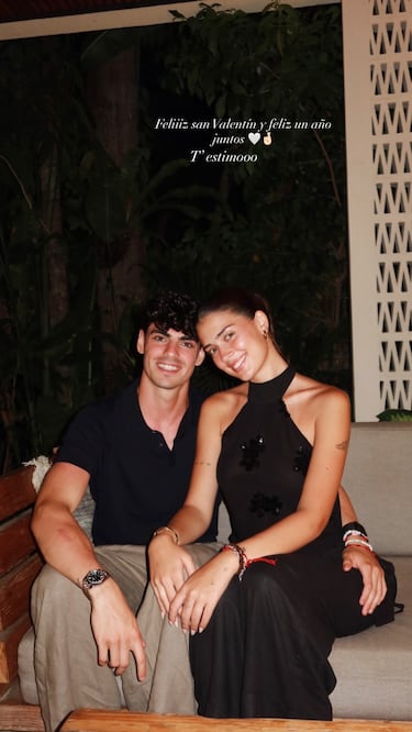 "Feliz San Valentín y feliz un año juntos. Te quiero".