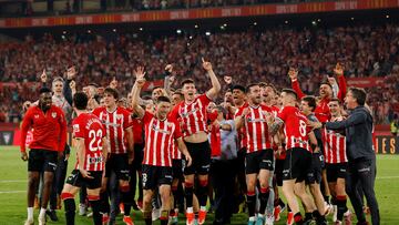 Soccer Football - Copa del Rey - Final - Athletic Bilbao v RCD Mallorca - Estadio de La Cartuja, Seville, Spain - April 7, 2024 Athletic Bilbao players celebrate winning the Copa del Rey REUTERS/Marcelo Del Pozo