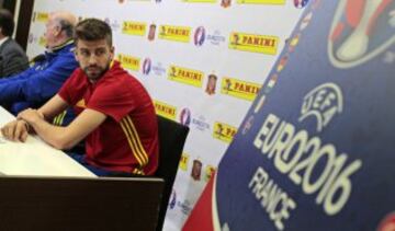 Piqué en la rueda de prensa de la presentación del álbum de cromos de Panini de la Eurocopa 2016.