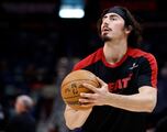 Jaime Jáquez Jr. jugó en la derrota del Heat por 5 minutos