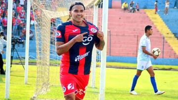 Salida de Gullit Peña causó polémica en los aficionados del FAS