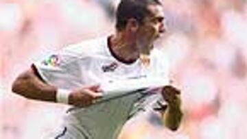 <B>ES EL QUE GUSTA</B>. Walter Pandiani sólo quiere salir del Deportivo si Lendoiro pacta una venta. Dani estará el domingo en Riazor.