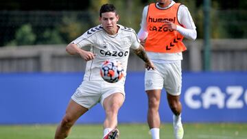 James Rodríguez, volante del Everton de Inglaterra, regresó a los entrenamientos este jueves para preparar el partido ante el Burnley por la Premier League