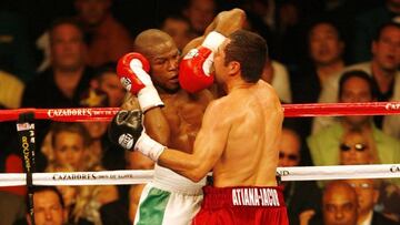 Por medio de sus redes sociales, Óscar de la Hoya retó a Floyd Mayweather; el que pierda donará más dinero para la lucha contra el coronavirus.