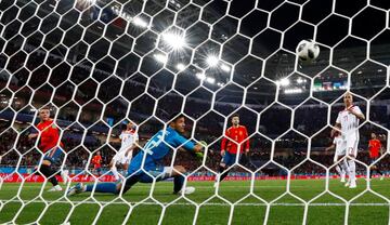 2-2. El VAR concedi¨® el segundo gol a Iago Aspas.