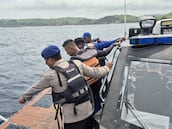 Rescue team members search for passengers missing since Friday night after a boat carrying several people sank off the coast of Indonesia in extreme weather, in the Padar Island Strait, Labuan Bajo, East Nusa Tenggara province, Indonesia, December 27, 2025, in this photo taken by Indonesia's National Search and Rescue Agency (BASARNAS)/Handout via REUTERS THIS IMAGE HAS BEEN SUPPLIED BY A THIRD PARTY. MANDATORY CREDIT. NO RESALES. NO ARCHIVES. INDONESIA OUT. NO COMMERCIAL OR EDITORIAL SALES IN INDONESIA.