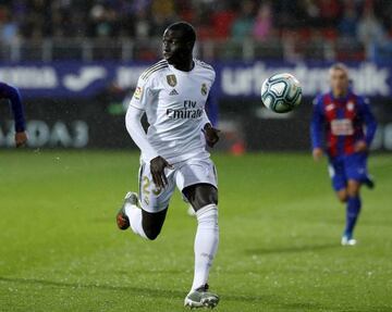 Mendu in action against Eibar.