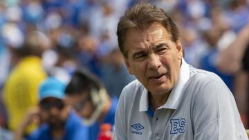 El entrenador mexicano adelantó que no tiene en mente dejar su puesto y dijo que lo que necesita es seguir trabajando junto a sus futbolistas.