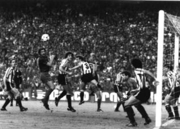 Zubizarreta  fue el portero del Athletic de Bilbao no será hasta la temporada 86/87 cuando fiche por el Barcelona