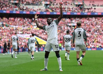 Elieze Mayenda, jugador del Sunderland, celebra el gol anotado en la final del play-off de ascenso de Championship ante el Sheffield United.