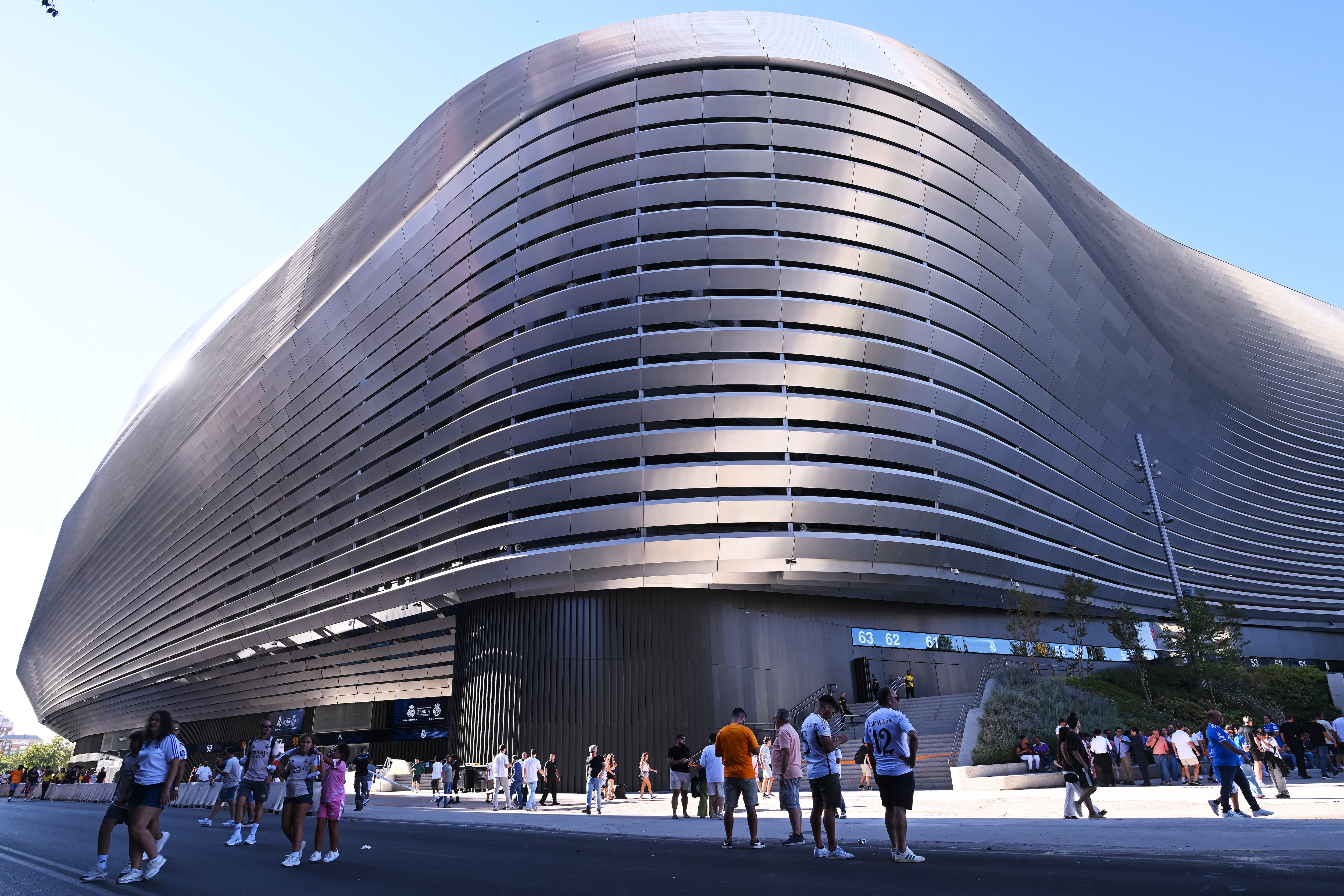 ريال مدريد يتعاون مع آبل لإنتاج فيلم وثائقي حصري بتقنية الواقع الافتراضي لملعب سانتياغو برنابيو