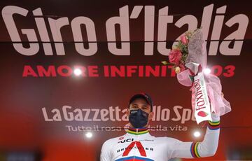 Filippo Ganna celebra su tercera victoria en este Giro. 