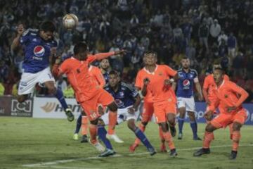 Estas son las mejores imágenes del 0-0 entre Millonarios y Envigado. El gol 5000 no llegó y El Campín se va sin celebrar. 
