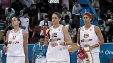 <b>SIN PRESIÓN. </b>Abalde, Isa Sánchez, Pascua, Palau, Aguilar, Nuria Martínez, Montañana, Valdemoro y Revuelto en el partido ante Chequia.