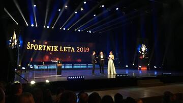 Primoz Roglic recibe el premio a Mejor Deportista del A&ntilde;o 2019 en Eslovenia.