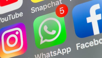 London, UK - August 02, 2018: The buttons of WhatsApp, Facebook, Instagram, Snapchat and Youtube on the screen of an iPhone.