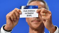 El papel con el nombre del Atl&eacute;tico de Madrid en el sorteo de Champions