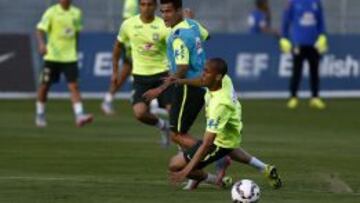 Brasil convierte la concentración en un búnker antes del debut