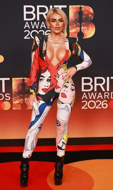 Tallia Storm posa en la alfombra roja. 