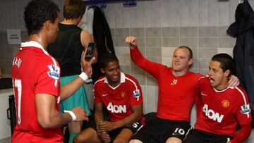 Wayne Rooney y Chicharito Hern&aacute;ndez en el Manchester United