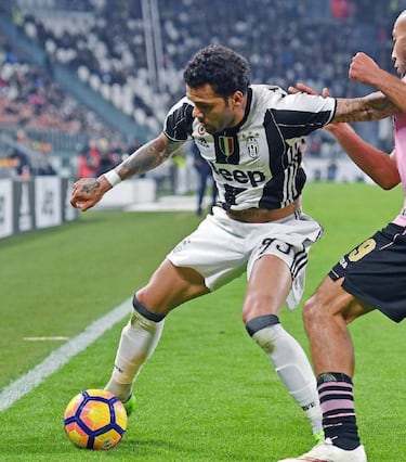 Alves: "Ramos didn't do that much at Sevilla to demand so much respect"