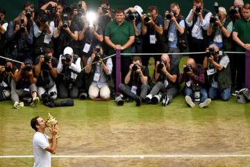 Federer hace historia: levanta su octavo Wimbledon