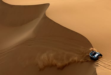 Los equipos X-Raid Lionel Baud y Lucie Baud en acción durante la décima etapa. 