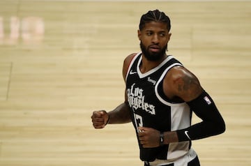 ESTADÍSTICAS 2020-21: 24,4 puntos, 6,2 rebotes, 5,5 asistencias. Jugando por fin al nivel que se esperaba de él en los Clippers, otro talento ofensivo tremendo. Ha añadido a su imponente arsenal un acierto desde el triple y una visión de juego nunca antes vistos en él.