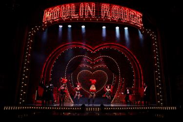  El camp es un tipo de sensibilidad estética del arte popular que basa su atractivo en el humor, la ironía y la exageración nacido en Francia y popularizado por Molliére. 