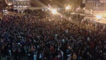 La afición che, en la puerta de Mestalla.