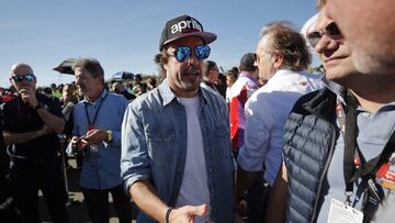 Fernando Alonso, en su visita a MotoGP en Valencia.