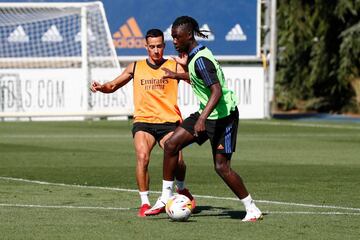 Camavinga's first training session with Real Madrid, pictured with Lucas Vázquez.