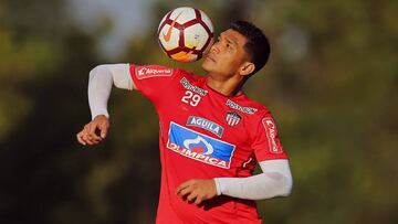 Colombian Junior Te&oacute;filo Guti&eacute;rrez takes part in a training session at the Alfredo Gottardi training center in Curitiba, Brazil on December 10, 2018. 