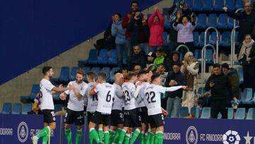 Los jugadores del Racing celebrando su triunfo en Andorra.