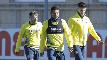 Bacca, Pe&ntilde;a y Foyth durante un entrenamiento con el Villarreal.