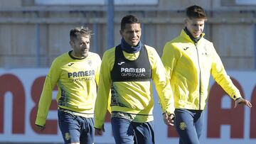 Bacca, Peña y Foyth durante un entrenamiento con el Villarreal.