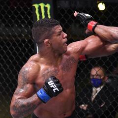 Burns maniata a Woodley para 'quedarse con las llaves de casa'