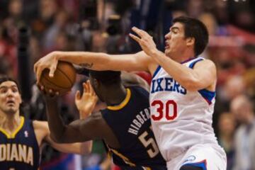 Byron Mullens tapona a Roy Hibbert.