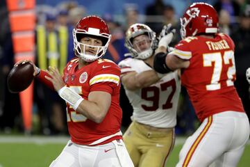 Mahomes se está enfrentando a una agresiva defensiva de 49ers.