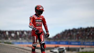 Pecco volvió a pie después de su caída.