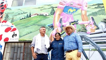 Todos los d&iacute;as decenas de visitantes llegan a la casa de Nairo.