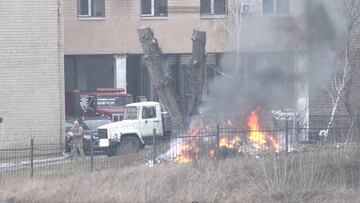 Rusia ha dado comienzo a la guerra con Ucrania iniciando la pasada madrugada una "operación militar especial" en el Donbás. El presidente ruso, Vladímir Putin, ha anunciado la operación y varias ciudades del este ucranio, desde Sloviansk y Kramatorsk a Járkov, a 30 kilómetros de la frontera rusa, fueron agredidas.